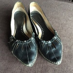 Pikolinos kitten heel flats